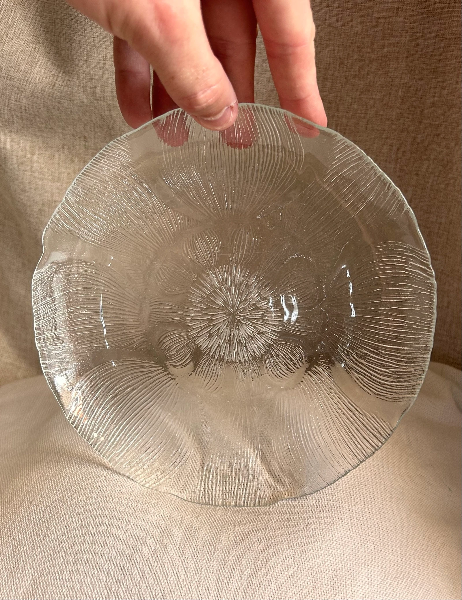 Vintage textured molded glass bowl / plate CALI France – Flower Decor – 19 cm – photo 5